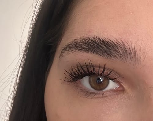 How Long Does It Take for Eyelashes to Grow Back? Cycle and Regrowth Time